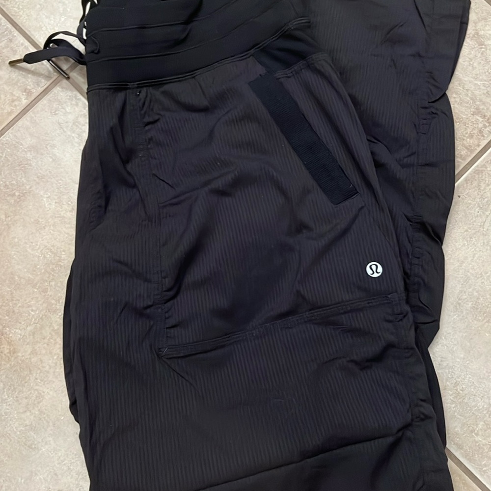 Black Lululemon open bottom dance pants!